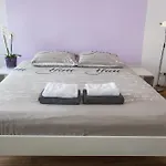 Guest house Kuwadro Guesthouse Centrum 4*