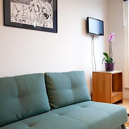 Kuwadro Guesthouse Centrum Guest house 4*