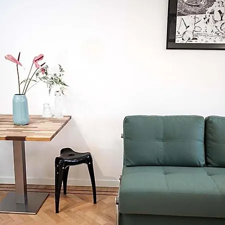 Kuwadro Guesthouse Centrum Guest house 4*