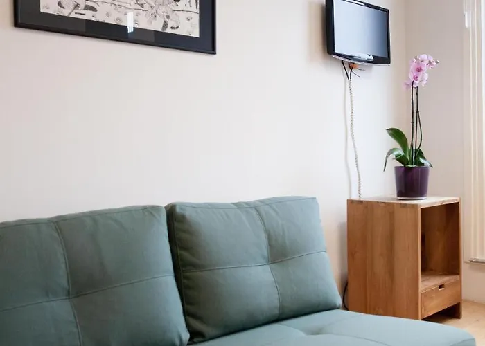 Pensión Kuwadro Centrum 3*